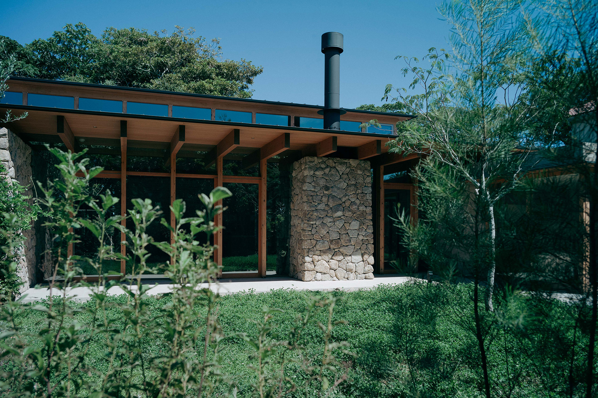 豊かな自然環境を取り込む邸宅のデザイン