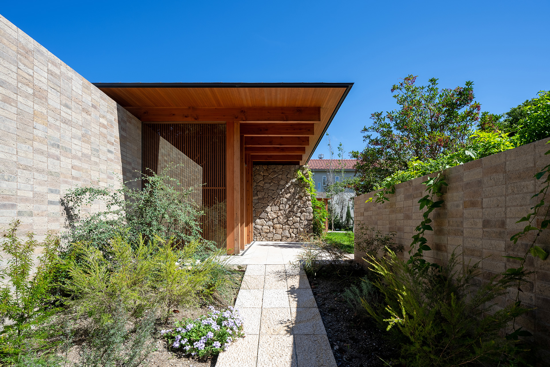 玄関アプローチ